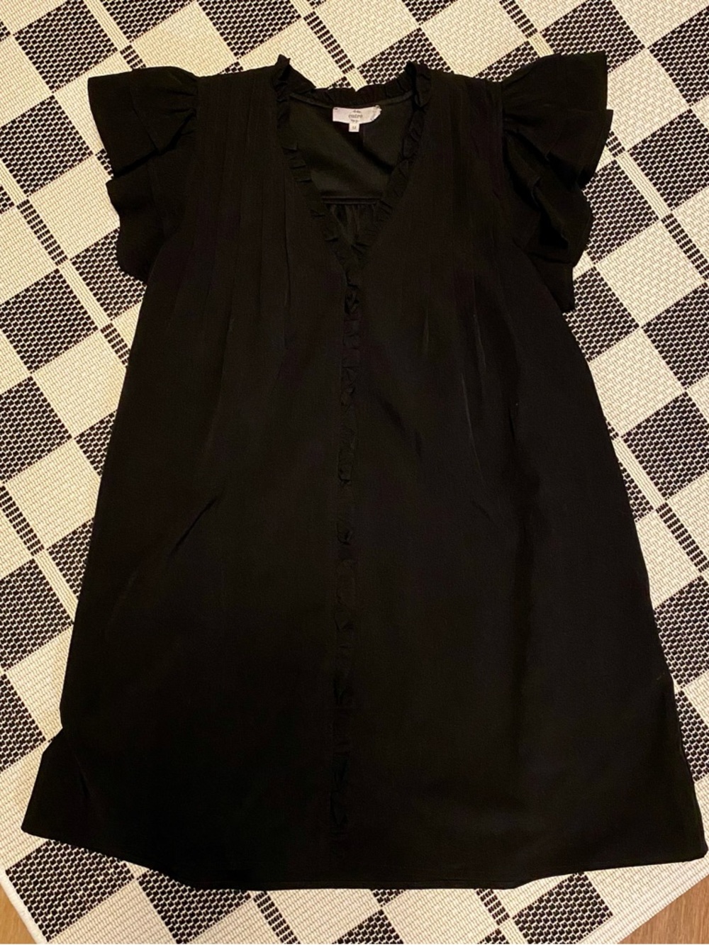 entro 🖤 Ruffle-Detail Pleated Black Dress